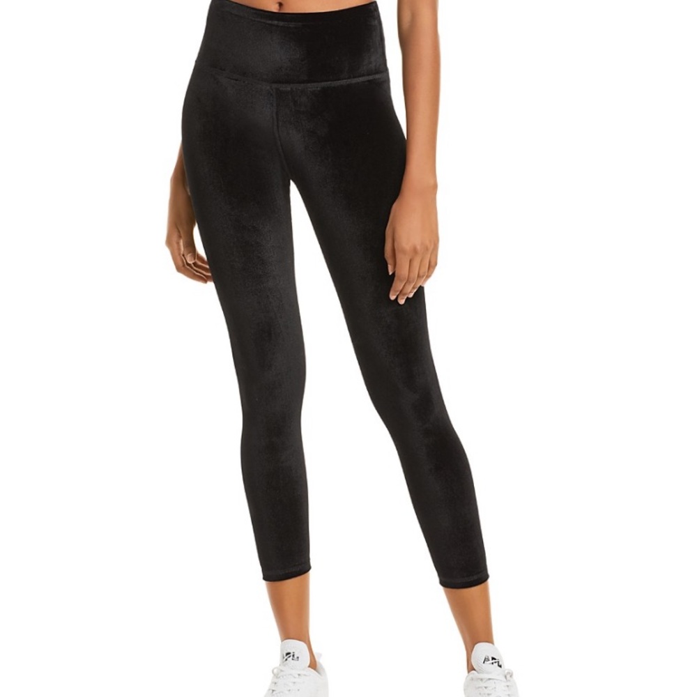Black velvet active leggings 🖤